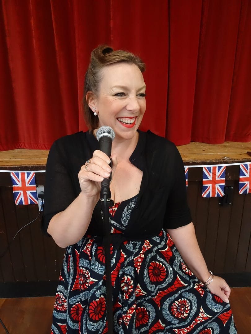 Worthing entertainer Sarah-Lou